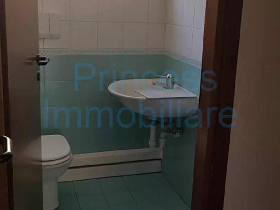 Immagine 13 di Negozio in vendita  a Piovene Rocchette