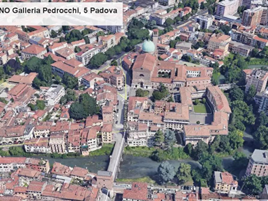 Immagine 1 di Negozio in affitto  in Zona centro storico Carmine a Padova