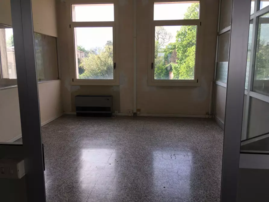 Immagine 4 di Ufficio in affitto  a Battaglia Terme