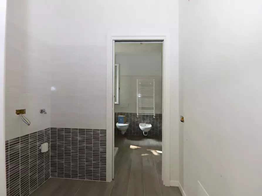 Immagine 7 di Appartamento in vendita  in viale Sicilia a Monza