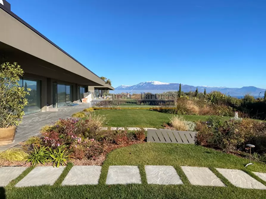 Immagine 1 di Villa in vendita  in Via Costalunga a Padenghe Sul Garda