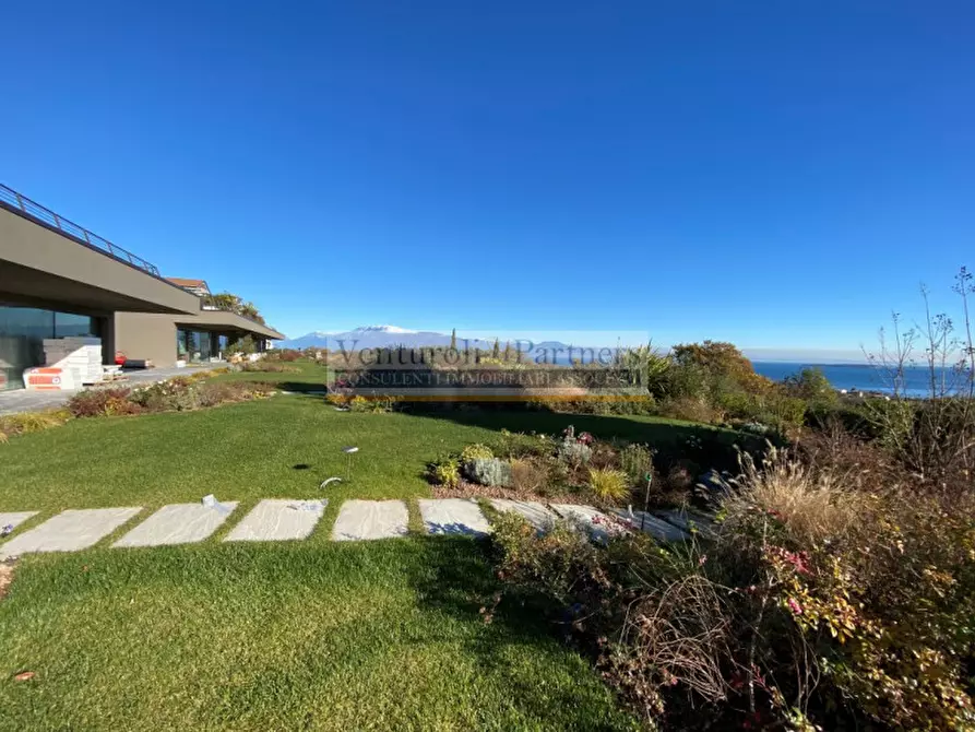 Immagine 3 di Villa in vendita  in Via Costalunga a Padenghe Sul Garda