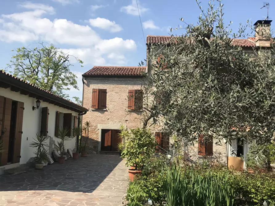 Immagine 1 di Casa bifamiliare in vendita  in Via Mandonego a Arqua' Petrarca