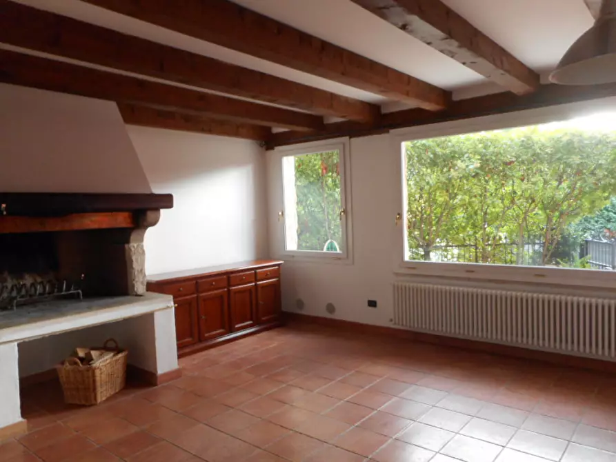 Immagine 2 di Casa trifamiliare in vendita  in via sacco a Arcugnano