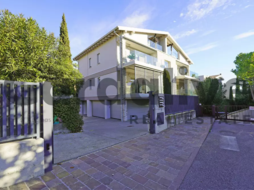 Immagine 1 di Appartamento in vendita  in Via Todeschino a Sirmione