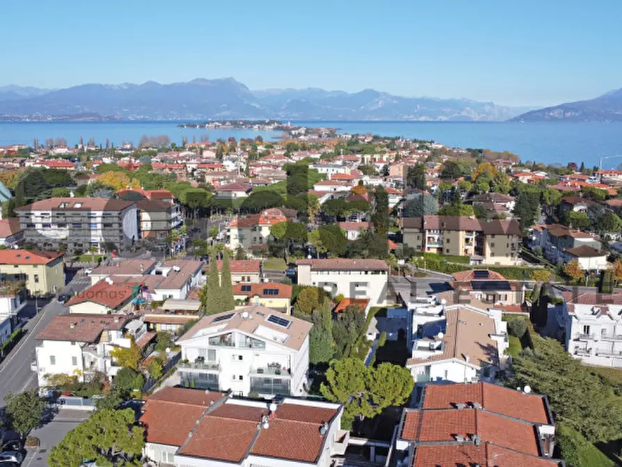 Immagine 2 di Appartamento in vendita  in Via Todeschino a Sirmione