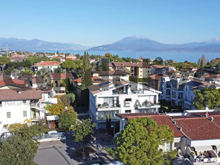Immagine 3 di Appartamento in vendita  in Via Todeschino a Sirmione