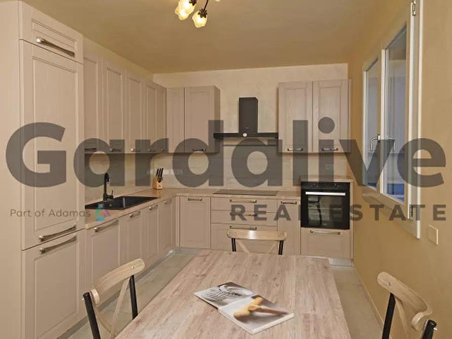 Immagine 10 di Appartamento in vendita  in Via Todeschino a Sirmione