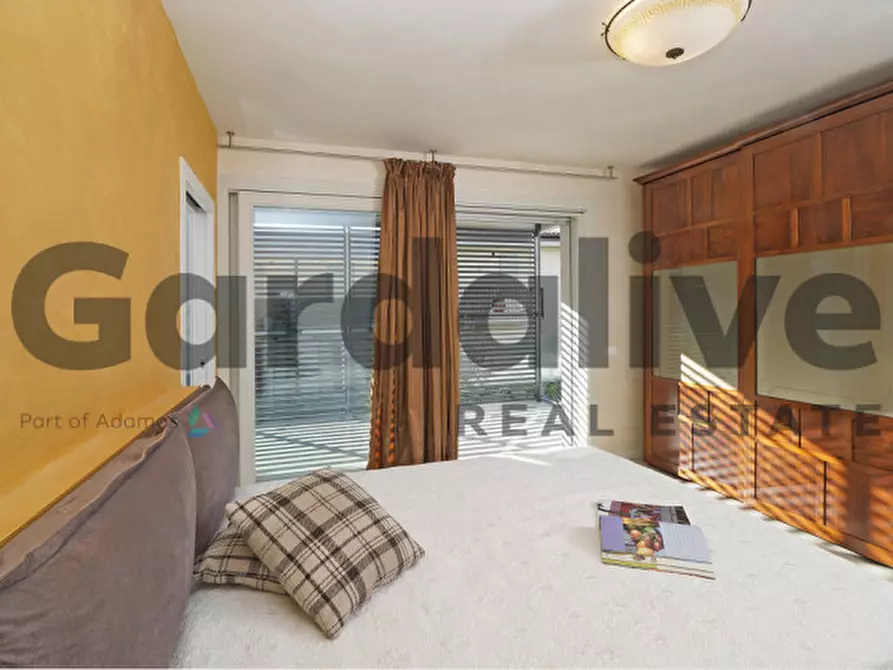 Immagine 11 di Appartamento in vendita  in Via Todeschino a Sirmione