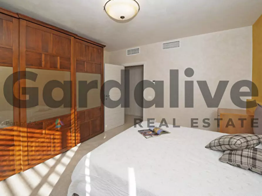 Immagine 12 di Appartamento in vendita  in Via Todeschino a Sirmione