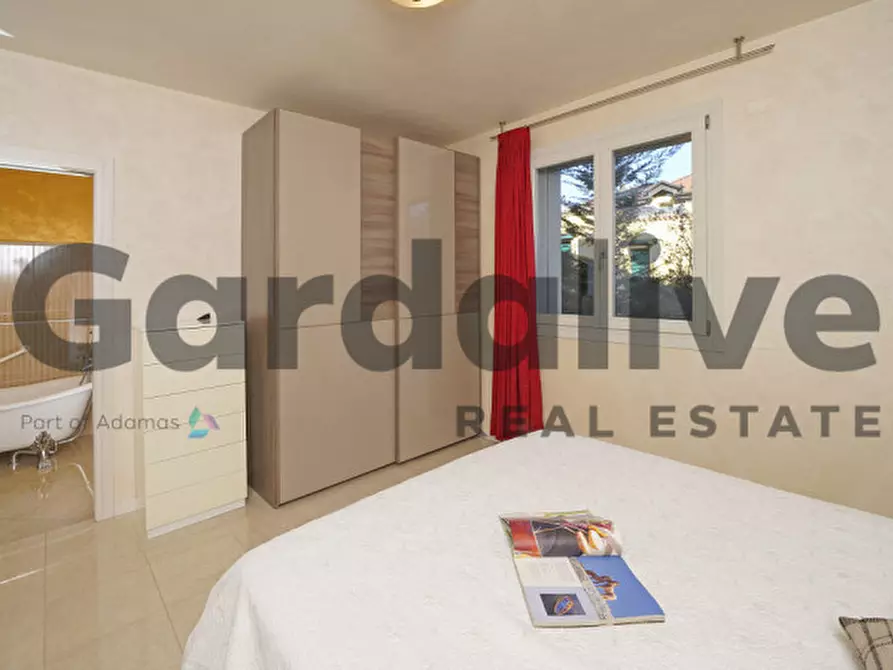 Immagine 15 di Appartamento in vendita  in Via Todeschino a Sirmione