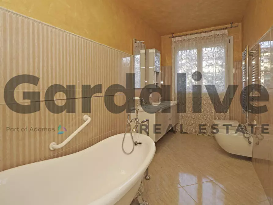 Immagine 16 di Appartamento in vendita  in Via Todeschino a Sirmione