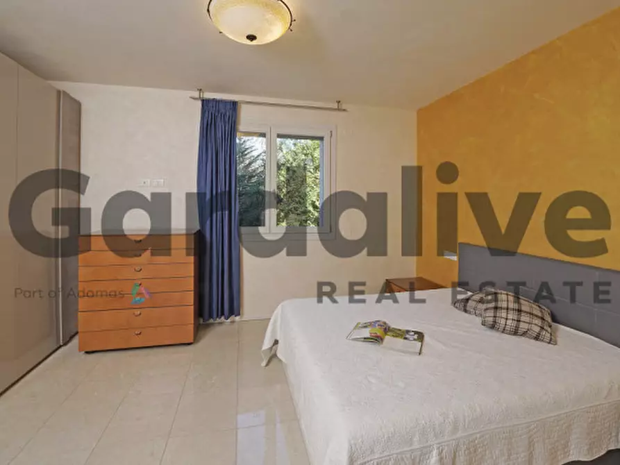 Immagine 18 di Appartamento in vendita  in Via Todeschino a Sirmione