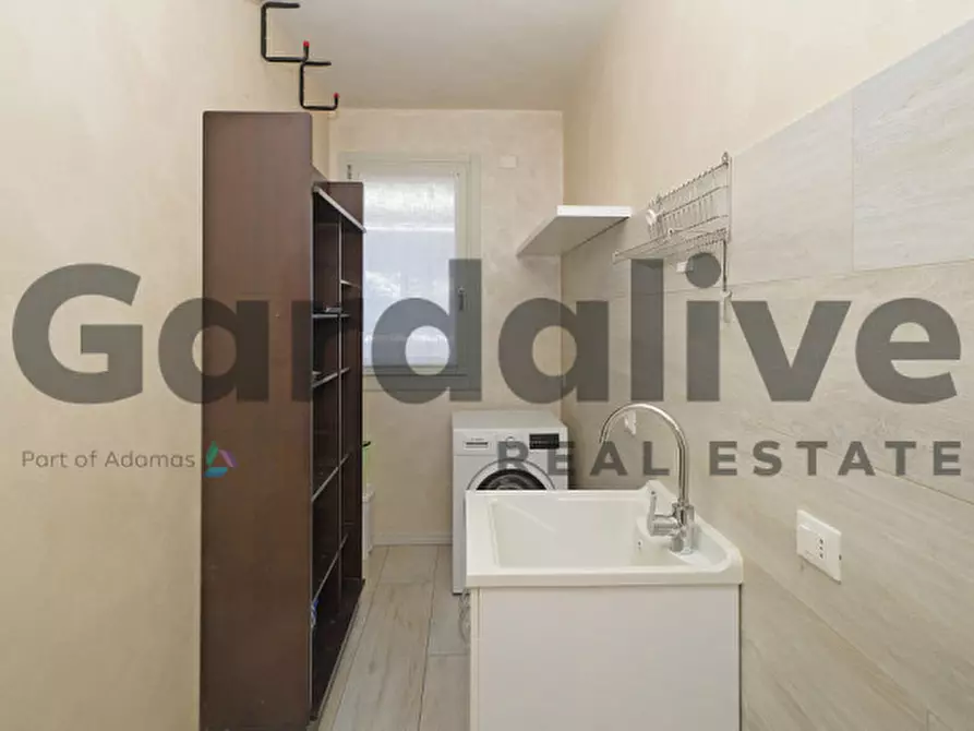 Immagine 23 di Appartamento in vendita  in Via Todeschino a Sirmione