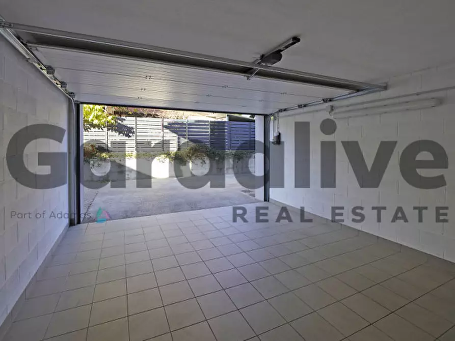Immagine 25 di Appartamento in vendita  in Via Todeschino a Sirmione