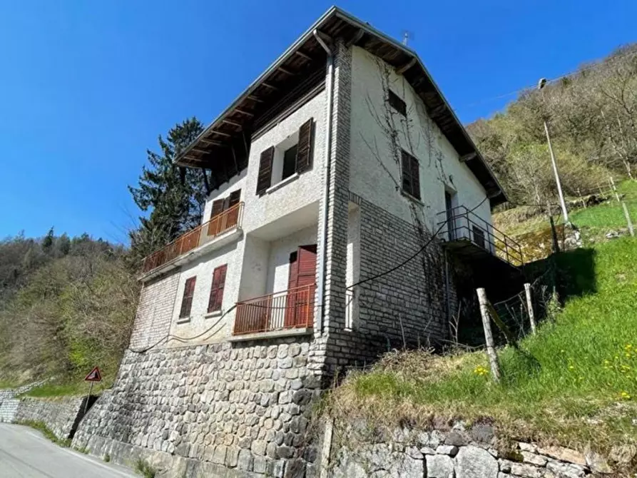 Immagine 1 di Casa bifamiliare in vendita  in Via Ponte Oltra, N. 36-38 a Lamon