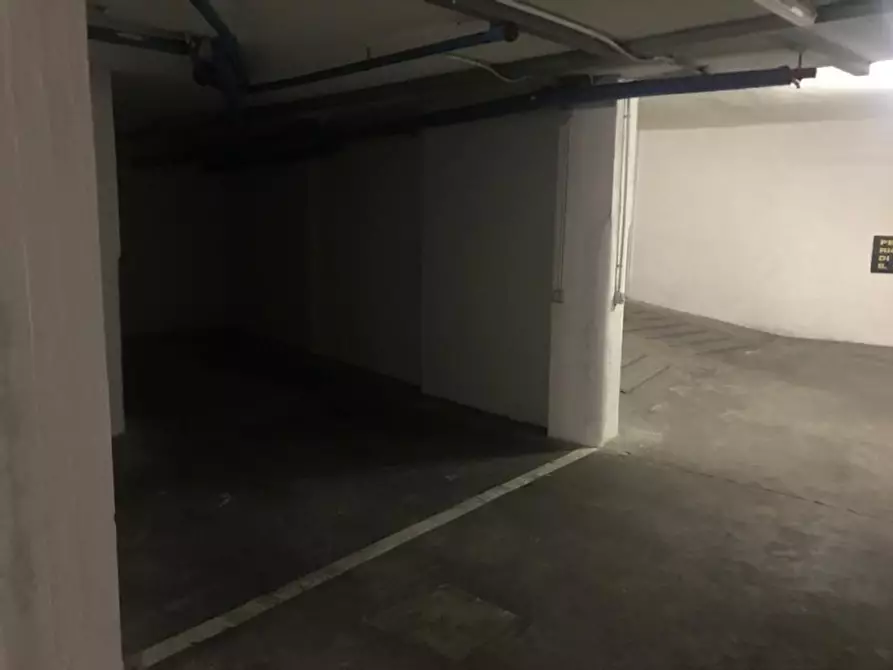 Immagine 1 di Garage in vendita  a Padova