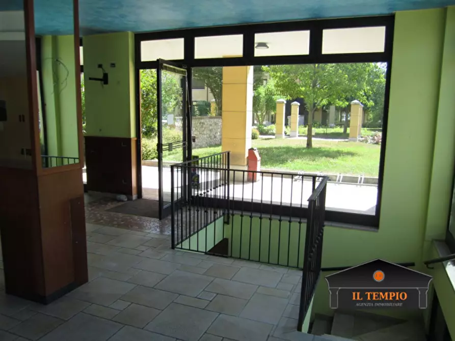 Immagine 2 di Negozio in vendita  in via roma a Montebello Vicentino