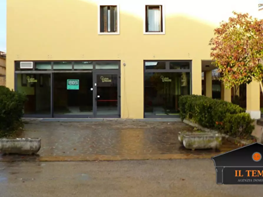 Immagine 3 di Negozio in vendita  in via roma a Montebello Vicentino