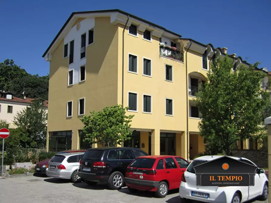 Immagine 4 di Negozio in vendita  in via roma a Montebello Vicentino