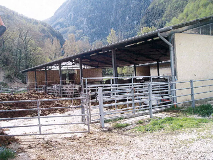 Immagine 1 di Laboratorio in vendita  in Località Caso Piano delle Melette a Sant'anatolia Di Narco