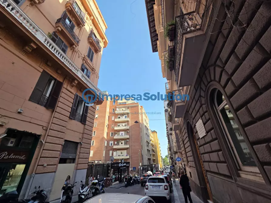 Immagine 1 di Negozio in affitto  in Via San Pasquale a Chiaia 36 a Napoli