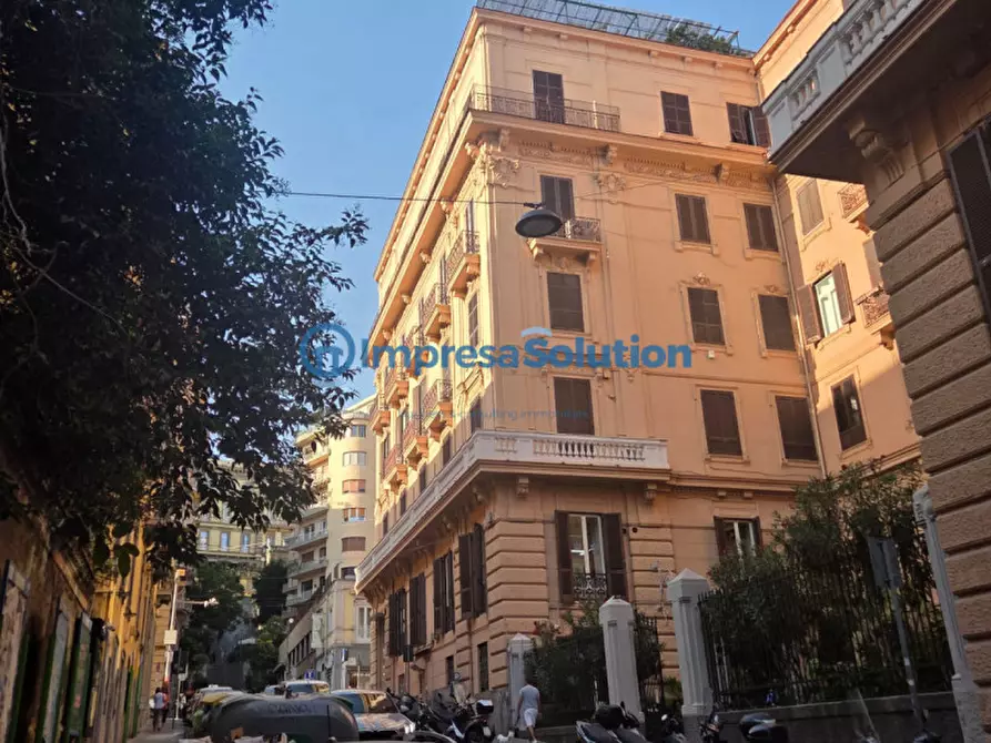 Immagine 2 di Negozio in affitto  in Via San Pasquale a Chiaia 36 a Napoli