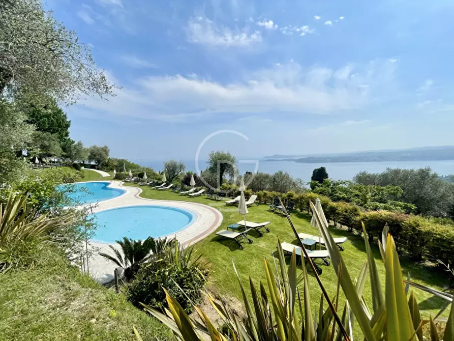 Immagine 3 di Appartamento in vendita  in Via delle Arche a Gardone Riviera