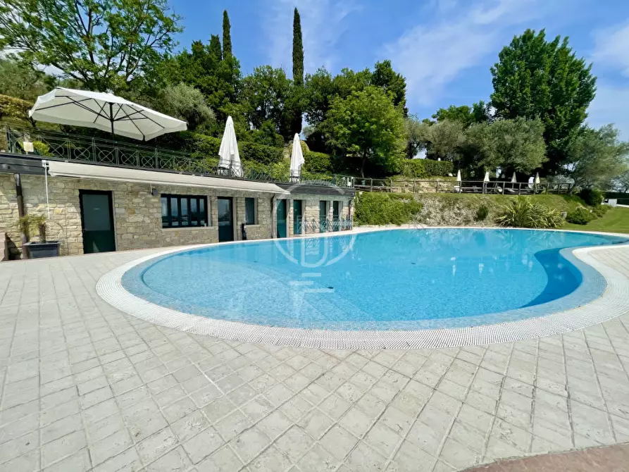 Immagine 5 di Appartamento in vendita  in Via delle Arche a Gardone Riviera