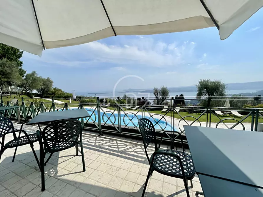 Immagine 7 di Appartamento in vendita  in Via delle Arche a Gardone Riviera