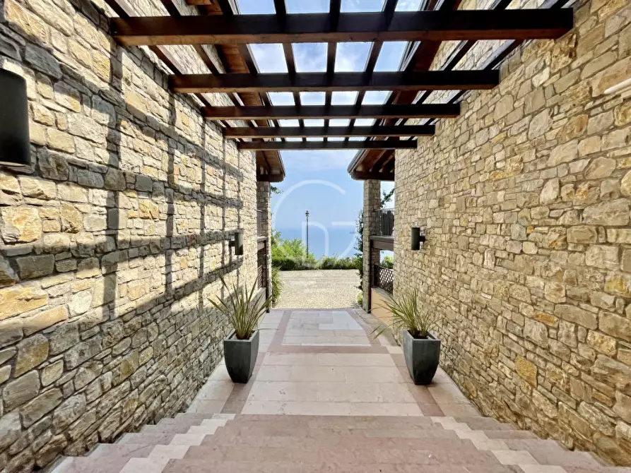Immagine 9 di Appartamento in vendita  in Via delle Arche a Gardone Riviera