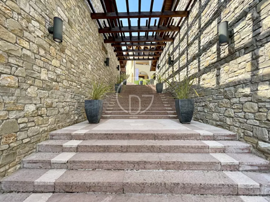 Immagine 10 di Appartamento in vendita  in Via delle Arche a Gardone Riviera