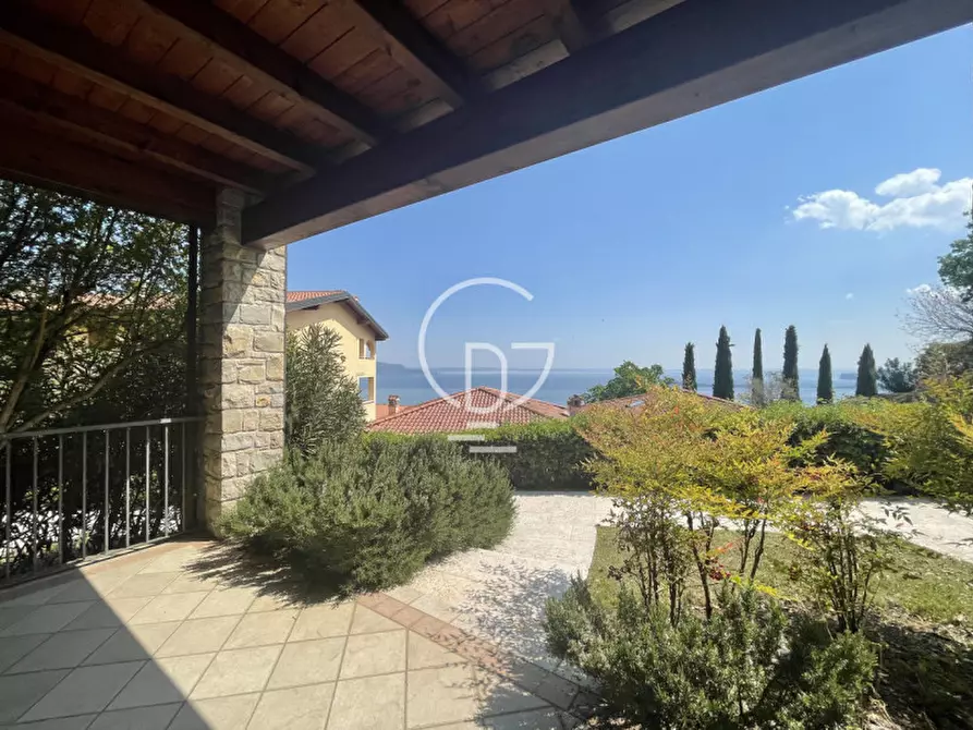Immagine 13 di Appartamento in vendita  in Via delle Arche a Gardone Riviera