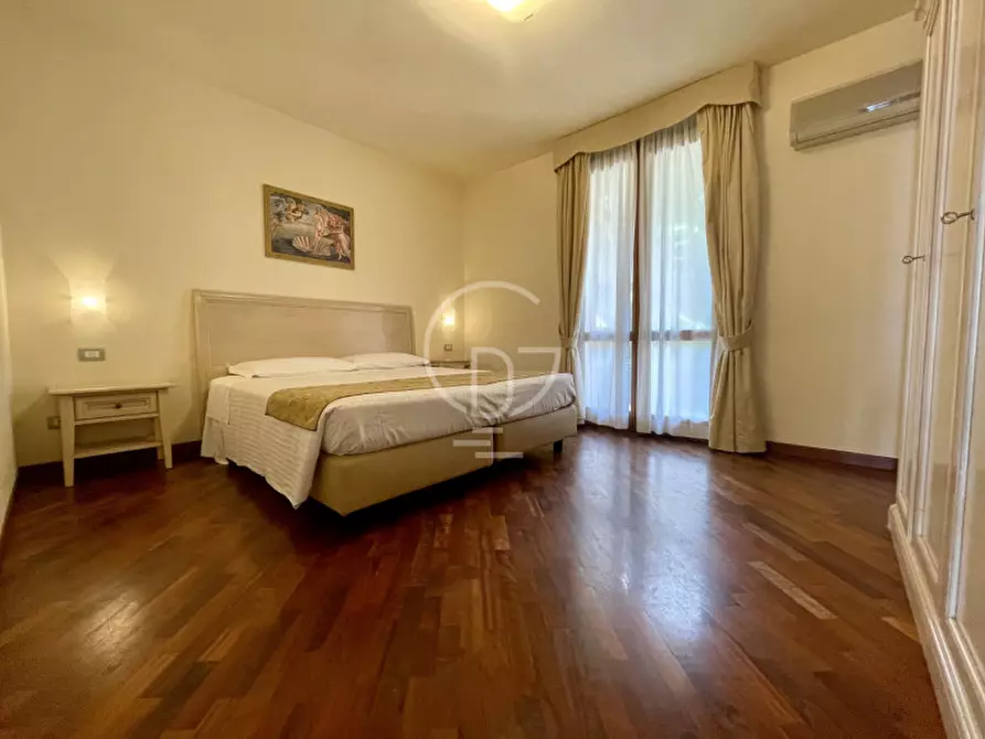 Immagine 21 di Appartamento in vendita  in Via delle Arche a Gardone Riviera