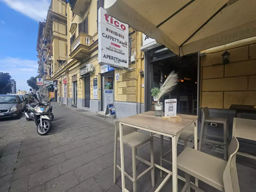Immagine 1 di Attività commerciale in vendita  in Via Giulio Cesare a Napoli