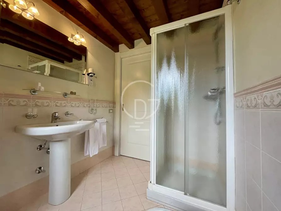 Immagine 24 di Appartamento in vendita  in Via delle Arche a Gardone Riviera