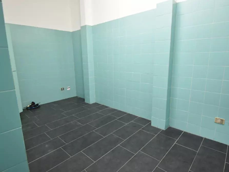 Immagine 9 di Magazzino in vendita  a Quartu Sant'elena