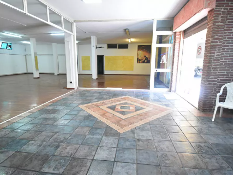 Immagine 10 di Magazzino in vendita  a Quartu Sant'elena