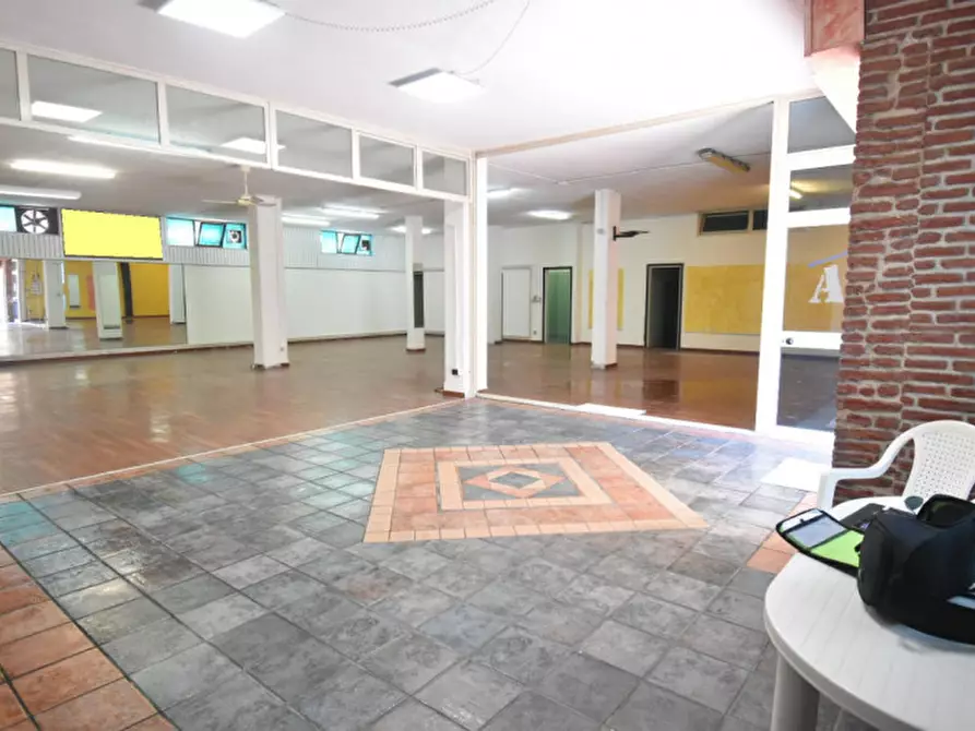 Immagine 11 di Magazzino in vendita  a Quartu Sant'elena