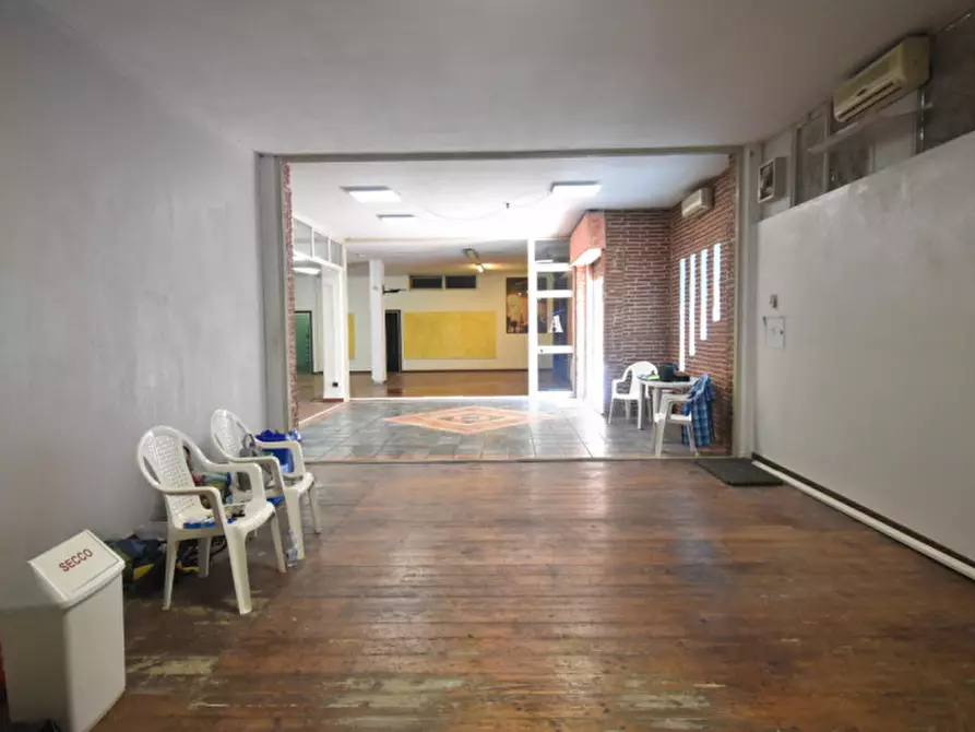Immagine 13 di Magazzino in vendita  a Quartu Sant'elena