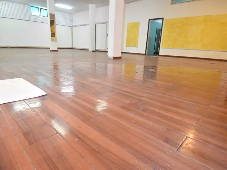 Immagine 14 di Magazzino in vendita  a Quartu Sant'elena