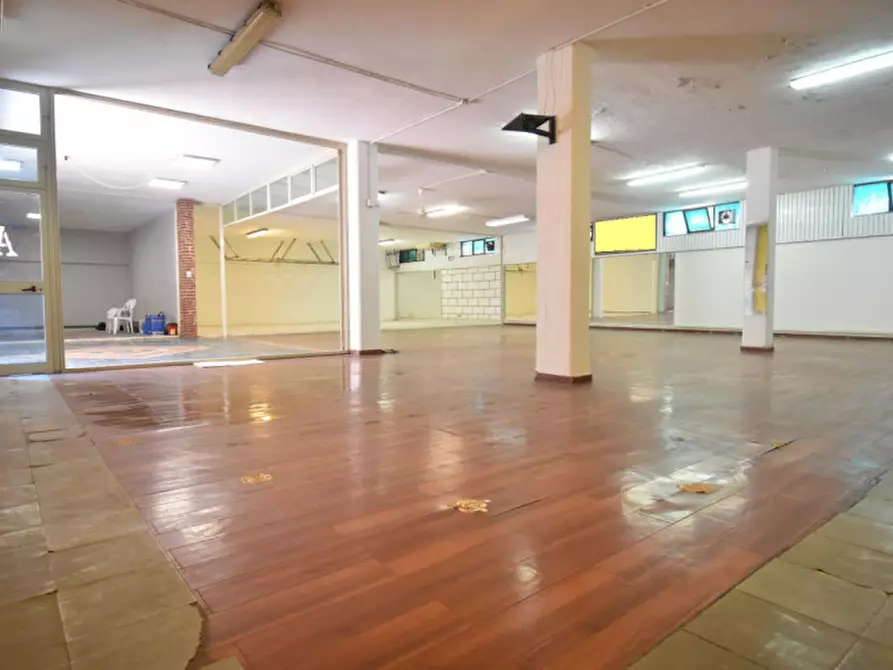 Immagine 15 di Magazzino in vendita  a Quartu Sant'elena