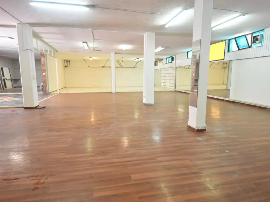 Immagine 16 di Magazzino in vendita  a Quartu Sant'elena