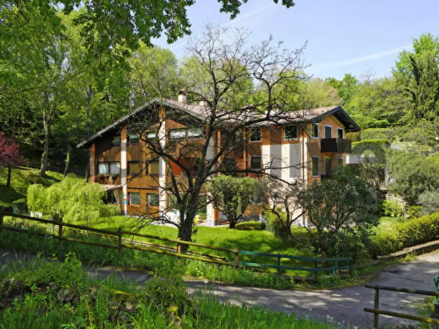 Immagine 30 di Appartamento in vendita  in Via Omodeo, 1 a Soiano Del Lago