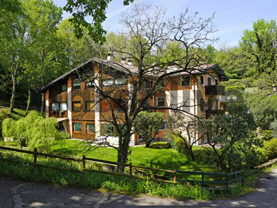 Immagine 31 di Appartamento in vendita  in Via Omodeo, 1 a Soiano Del Lago