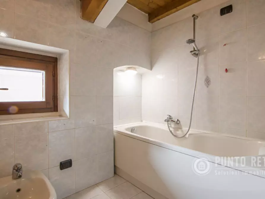 Immagine 12 di Appartamento in vendita  in Via Borgo a Pescantina