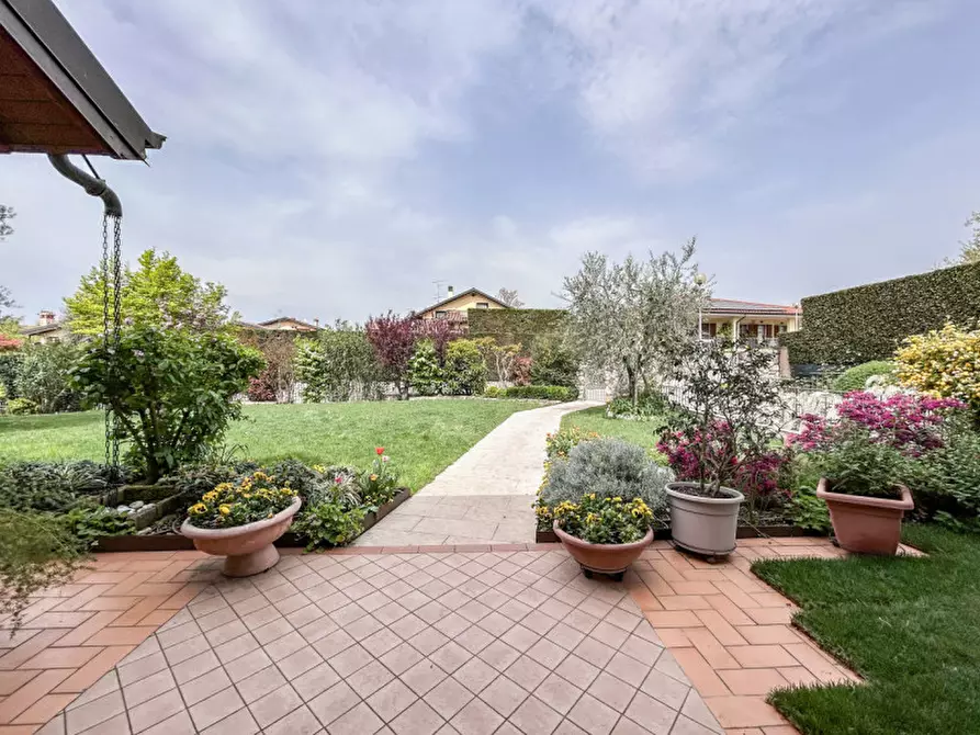 Immagine 1 di Villa in vendita  in Via dei Peschi a Pescantina