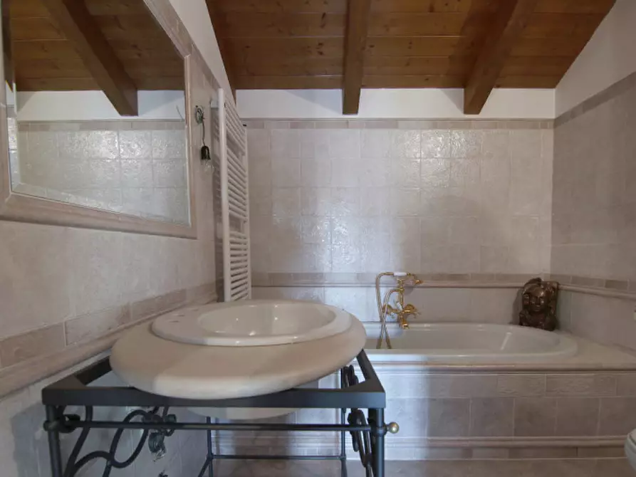 Immagine 22 di Villa in vendita  in Via dei Peschi a Pescantina