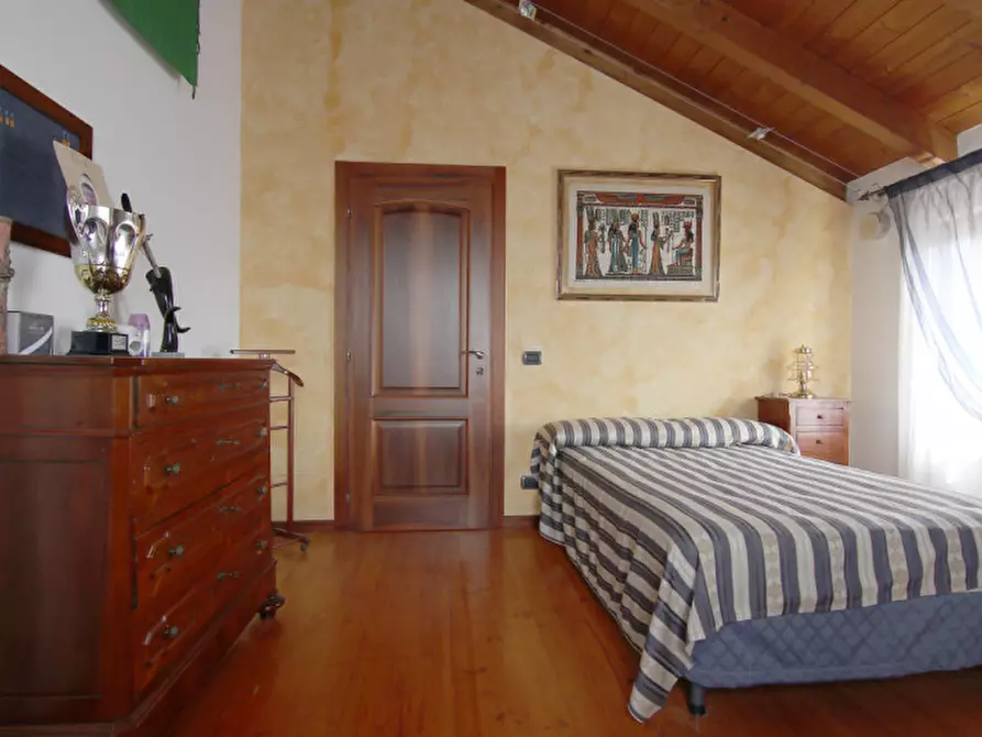 Immagine 24 di Villa in vendita  in Via dei Peschi a Pescantina