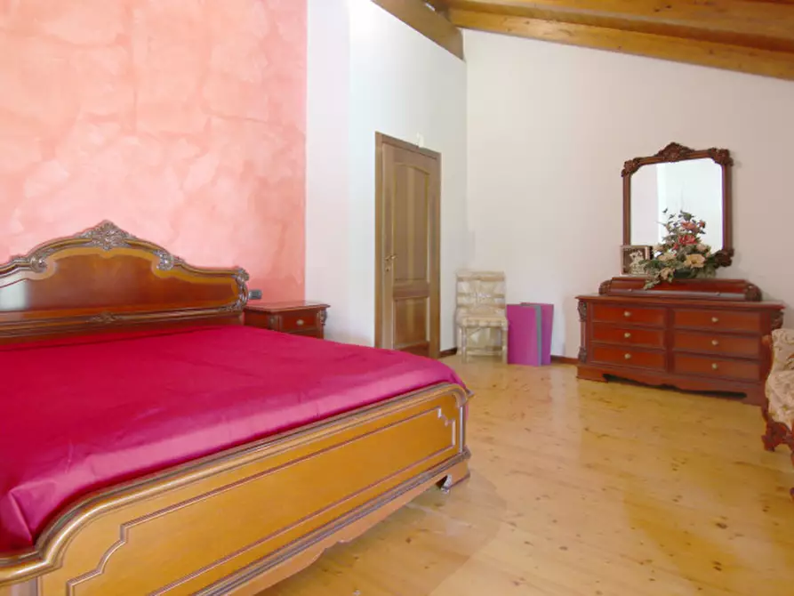 Immagine 28 di Villa in vendita  in Via dei Peschi a Pescantina